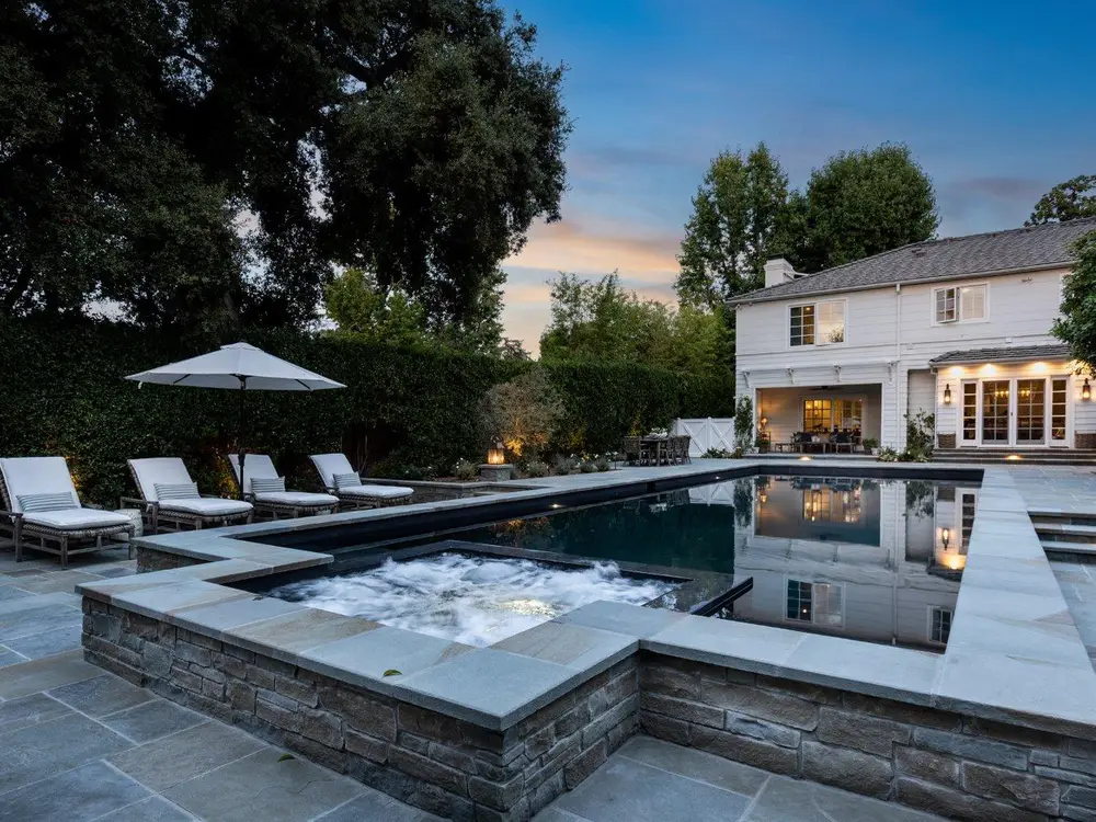 Remodeled pool and backyard by Mi Casa Exteriors